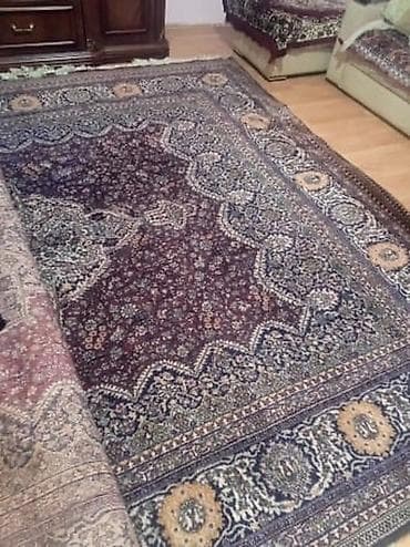 Xalça – klassik şərq üslubunda - Naxış: mərkəzdə qaranlıqdan