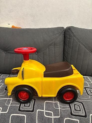 demir maşinlar: Uşaq minək maşın oyuncağı - Rəng: sarı gövdə, qırmızı sükan və təkər — 1