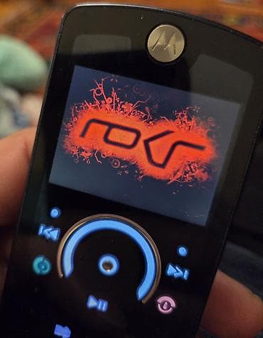 Motorola Rokr E8, 2 GB, rəng - Qara, Düyməli, Sensor lalafo.az -da Motorola Rokr E8, 2 GB, rəng - Qara, Düyməli, Sensor