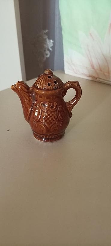 - Material: şirli keramika - Rəng: isti qəhvəyi, parlaq örtük - — 1