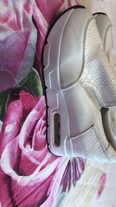 reebok ağ qaçış üçün qadın krossovkaları: Ölçü: 37, rəng - Ağ, Yeni — 2