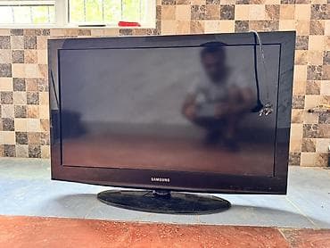 tv box ucuz: Samsung LCD televizor - Model: Samsung LE32B350 (etiketdə göstərilib) — 1