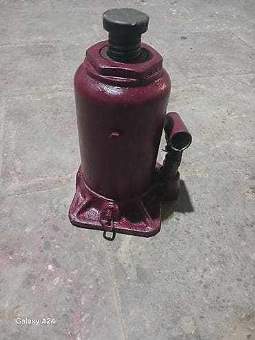 bmw tekeri: Hidravlik “bottle jack” tipli domkrat - Korpus: tökmə metal — 1