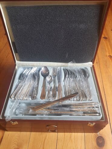 Столовые приборы: Bu dəstə müxtəlif ölçülü qaşıqlar, çəngəllər və bıçaqlar daxildir. Hər — 1