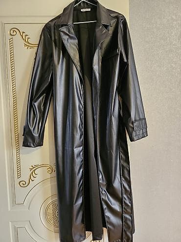 Qadın uzun dərimsi palto/plaş - Rəng: qara, parlaq effektli - Model