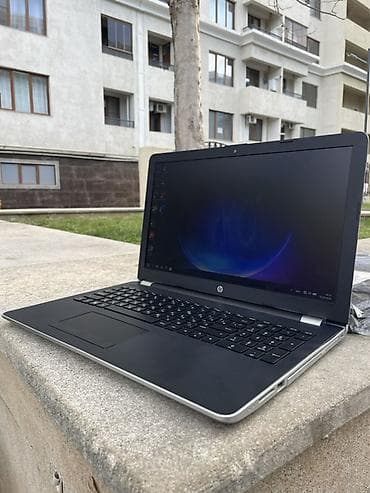 Audio: HP 15.6 ", Intel Core i5, 256 GB — 4