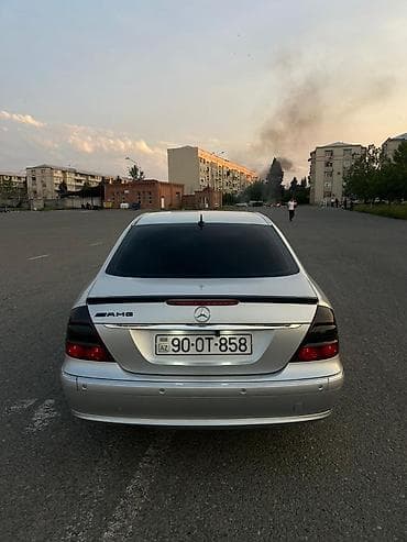 mercedes stopu: Mercedes-Benz E-Class: 2.2 l | 2002 il Sedan — 3