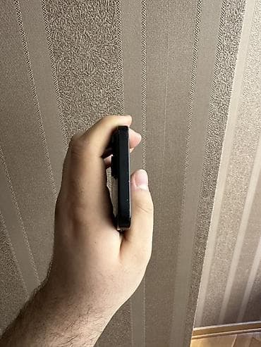 kontakt iphone 11: IPhone 15, 128 GB, Qara, Simsiz şarj, Face ID — 3