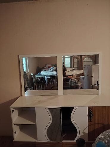 Qonaq otağı üçün mebel dəsti Tərkibi: - İki bölməli vitrin şkaflar