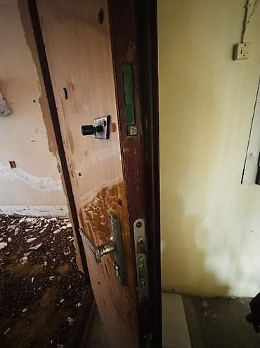 qapi alemi: Mənzil üçün İşlənmiş Giriş qapısı 90x200 sm Zamok ilə, Ünvandan götürmə — 3