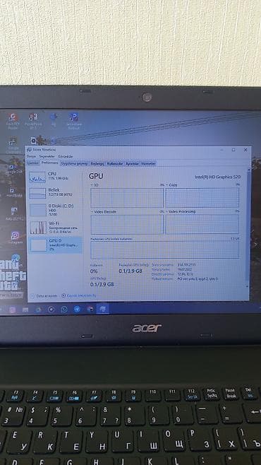 Acer: Xüsusiyyətləri şəkildə qeyd olunub 512 HDD, 8 GB RAM var İşləməyinə — 8