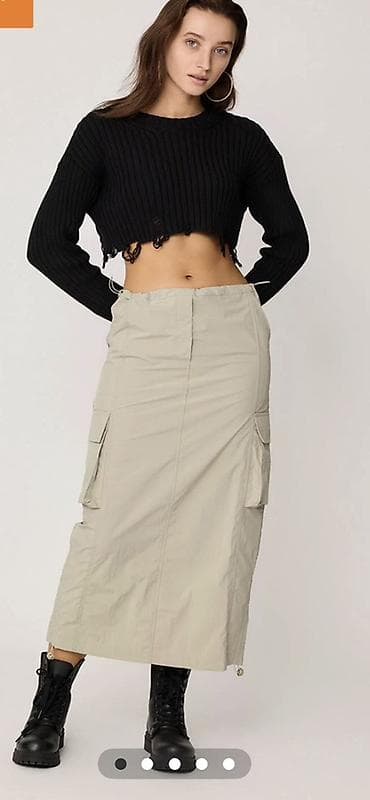 uzun kurtqa: Qadınlar üçün bej rəngli uzun kargo ətək - Model: uzun kəsim, düz — 2