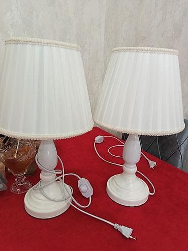 Ağ rəng, 2li lampa satılır. Çox az işlənib. 1ində vilkası qırılıb