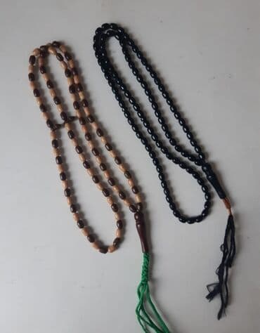 vadalaska türkçe ne demek: İki ədəd təsbeh dəsti. Bir dəstə qəhvəyi və bej rəngli muncuqlar — 1