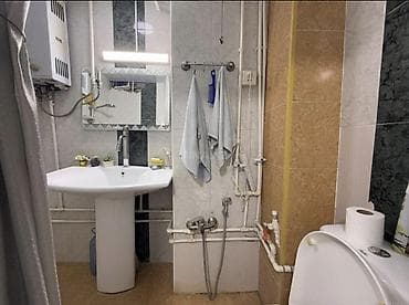 Hamam/tualet üçün tam komplekt məkan təsviri: - Divardan asma duş