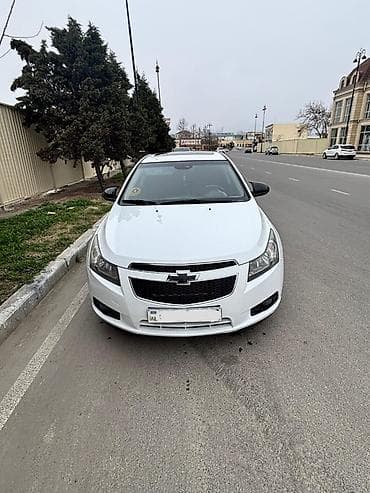 Maşın çox səliqəli və baxımlı vəziyyətdədir. Kuzası tam zavoddur, heç