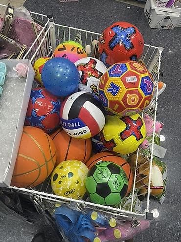 Müxtəlif ölçü və dizaynlarda top kolleksiyası - İdman və oyun üçün