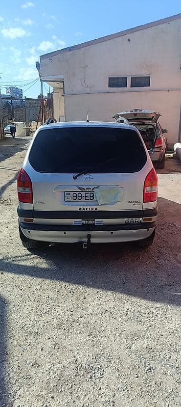 Opel Zafira: 1.6 l | 1999 il 300000 km Van/Minivan