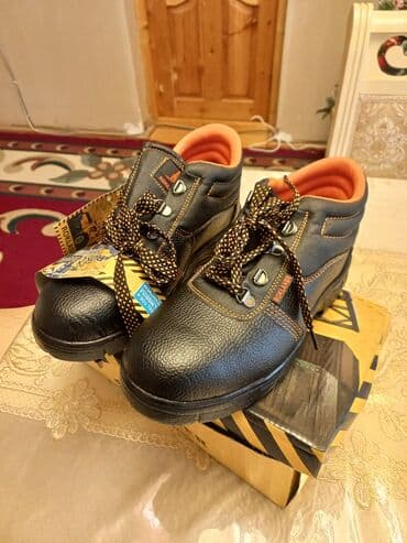 Ayaqabi razmer 42.8 Tezedir unvan Gence seheri