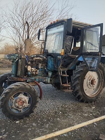 maşın qoşqu: Traktor MTZ (Belarus) – kabinəli, dörd təkərli, ön çəngəlli şassi — 2