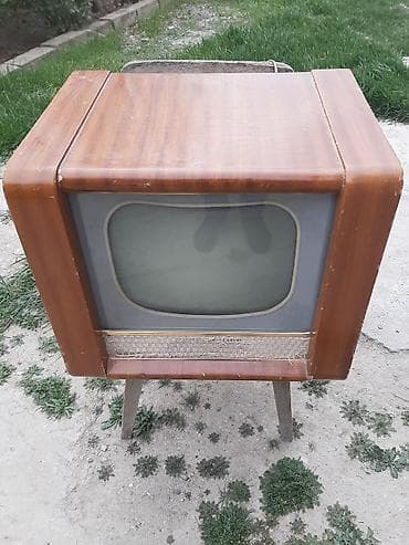 Smart TV bokslar: Antik televizor model REKORD 12 1952 ci ilindi boş bekar adamlar — 2