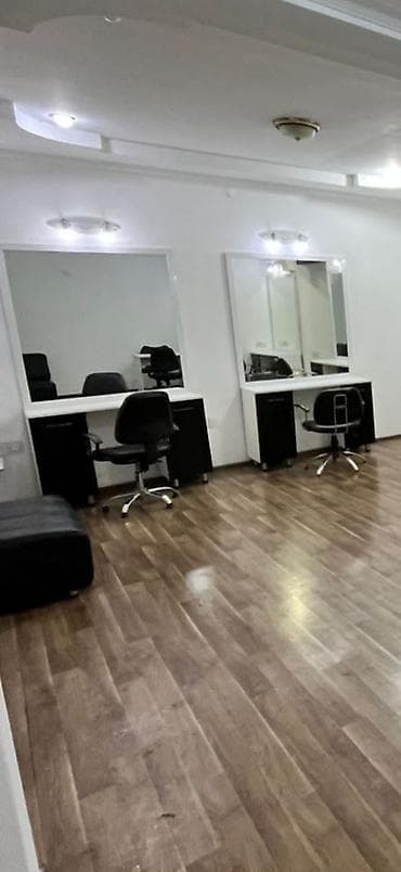 2 eded salon üçün kreslo ve guzulu skaf satılır 1 ededi 120 azn. Unvan