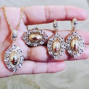 sirqalar qizil: Dəstə daxildir: Üzük, Sep, Sırğa, Sarı qızıl, 585 Əyar, 14 g — 2