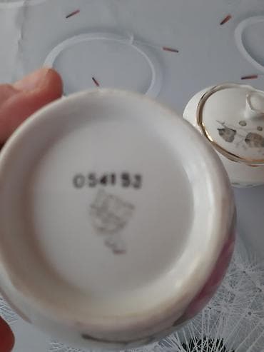 Qedimi servizin yag qablaridi . Hamisi sinib bunlar qalib cutu 30 m