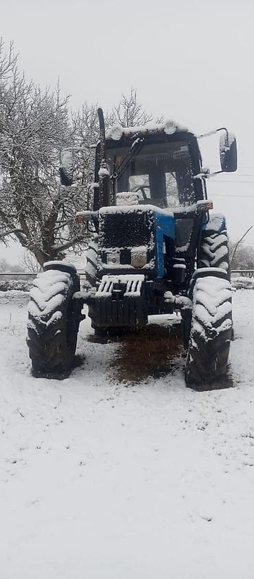 Kənd təsərrüfatı üçün universal təkərli traktor - Rəng: mavi-qara -