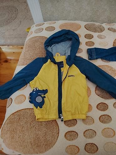 Uşaq üst geyimləri dəsti 1) Sarı-mavi yüngül qapüşonlu gödəkçə - Ön — 1