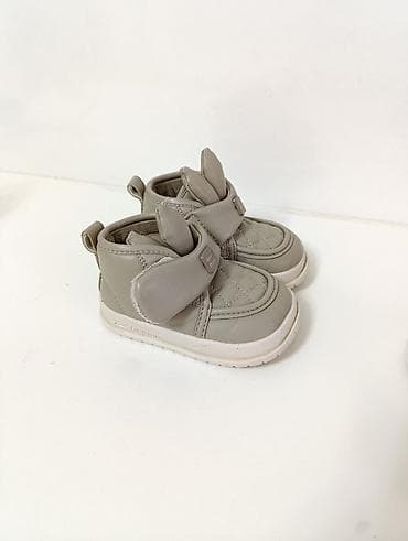 partalar: Uşaq ayaqqabısı – bej rəngdə, yumşaq və yüngül model Xüsusiyyətlər: - — 2