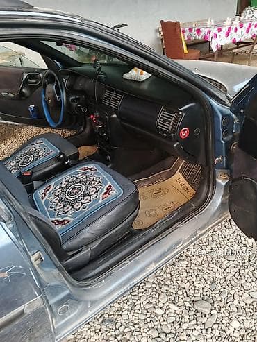 gen: Opel Vectra: 1.6 l | 1997 il 30000 km Sedan — 6