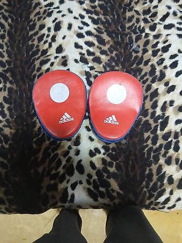 Adidas focus mitts (zərbə yastıqları) – 1 cüt - Rəng: qırmızı (üst)