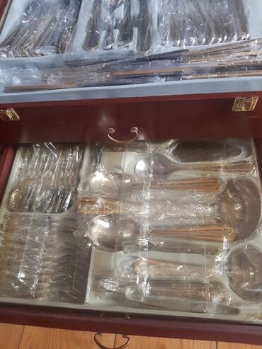 Столовые приборы: Bu dəstə müxtəlif ölçülü qaşıqlar, çəngəllər və bıçaqlar daxildir. Hər — 2