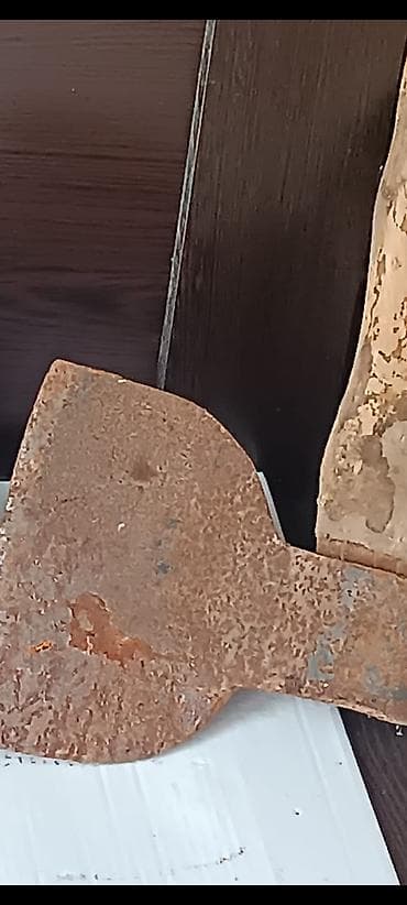 kirpi eti: 3 dənə ət baltası var razılaşma yoluyla rusun baltalarıdı Qeyd: - — 3