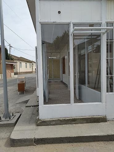 Bağ evləri: İcarəyə obyekt Təsvir: - Şüşəbənddən ibarət geniş vitrinli fasad — 7