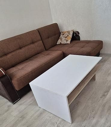 Künc divan+ jurnalni. Satılır 250 azn. Divan açılır, bazalıdır. Ünvan