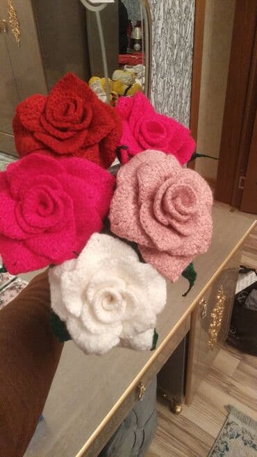 meyvə tərəvəz satışı: Əl işi toxunma gul bir ədədi 3manat kukla 15manat — 1