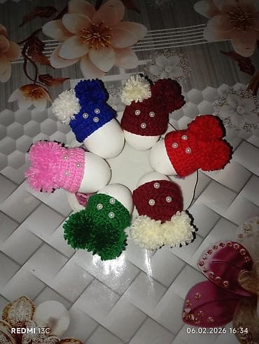 Toxunma əl işləri Novruz bayramının bəzəyir yumurta papağı istəyən