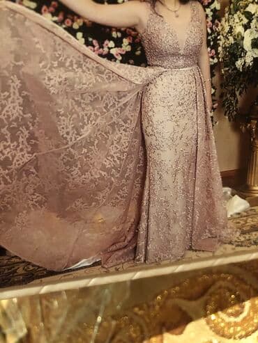 Chery: 1 defe geyinilib. 40-42 razmer. Oz qiymeti 2500 azn, Moskvadan alinib — 4