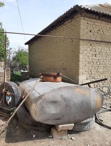 studiya avadanliqlari: 2 ədəddir. 1-i 5ton, 1-i 6ton Qiymət çənin 1 ədədinə aiddir. Çənlər — 1