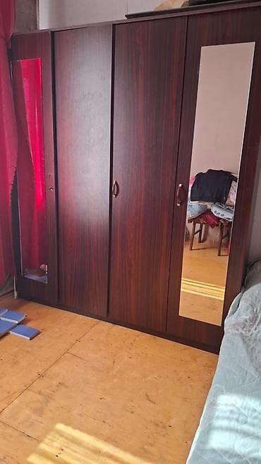 qapi taxda: İşlənmiş, 4 qapılı, Güzgülü, Qəhvəyi, Taxta, Açılan, Düz dolab — 1