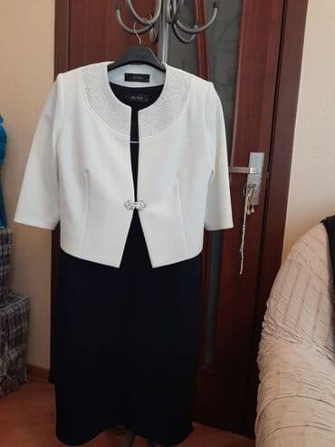 Новое платье (темно-синего цвета) с пиджаком. Размер 46-48. Рукав три