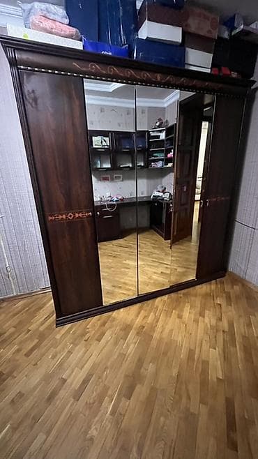 isti su: Klassik tərzdə yataq otağı mebel dəsti Tərkib: - 4 qapılı, sürgülü — 1