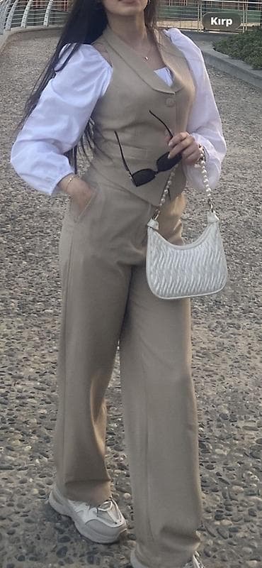 Bej rəngli qadın kostyumu – jilet və şalvar dəsti - Rəng: açıq bej -