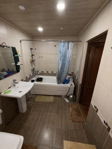 сдаю квартиру без посредников: Сдаётся 2-комнатная квартира, 10 мин от м. «Иншаатчылар». Со всеми — 4