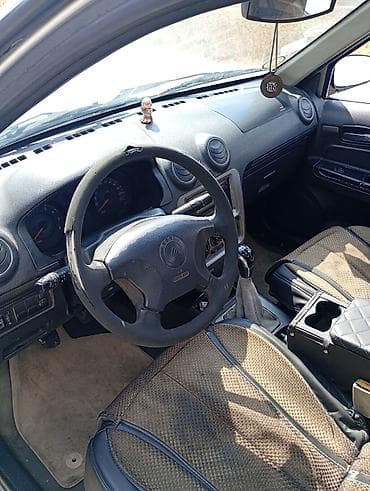 cayenne krilo 2013: Satılır: Gümüşü rəngli 4 qapılı sedan. Xüsusi yyətlər: - Kuzov — 6