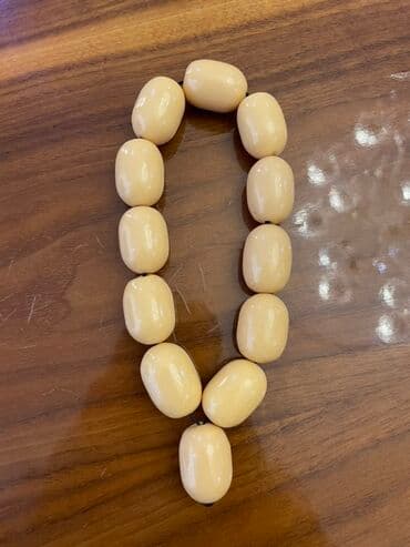 yuxuda qizil itirmek: İri daşlı kəhrəba bənzətmə təsbeh.Köhnədir — 2