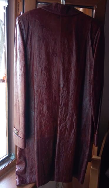 Deri plash satilir.Tezedi geyinilmeyib razmer L isteyen muraciet ede lalafo.az -da Deri plash satilir.Tezedi geyinilmeyib razmer L isteyen muraciet ede