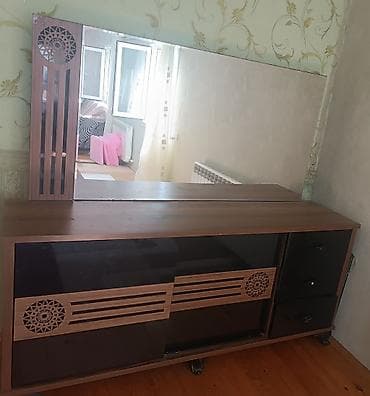 Qonaq otağı mebel dəsti Tərkib: - Geniş güzgülü konsol/komod